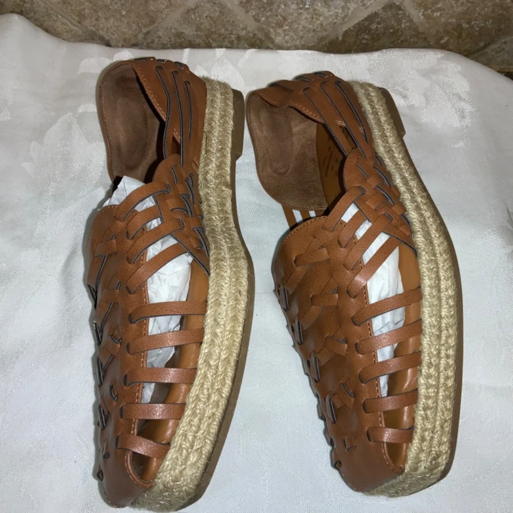 Sam & Libby Asha Espadrilles Sz 8.5 Saddle Brown vegan Leather Slip On Sandals
